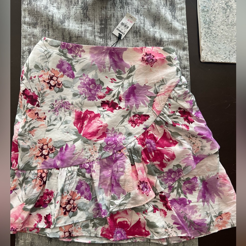 NWT Express Floral skirt size 2